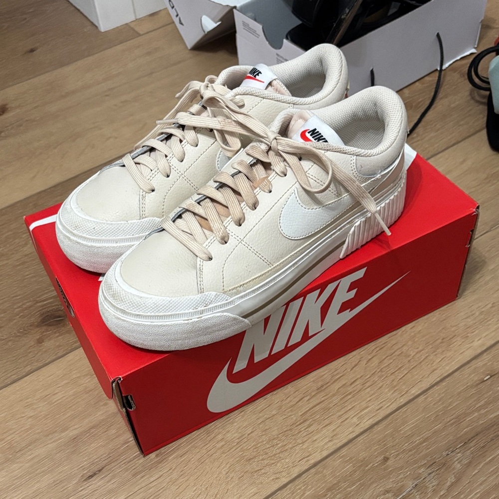 Nike Court Legacy Lift Sneakers